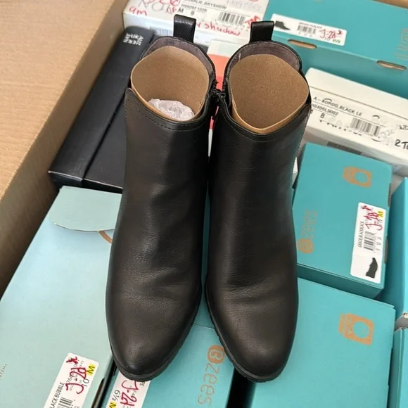 LifeStride Women's Mesa Chelsea Bootie - Picture 4 of 7